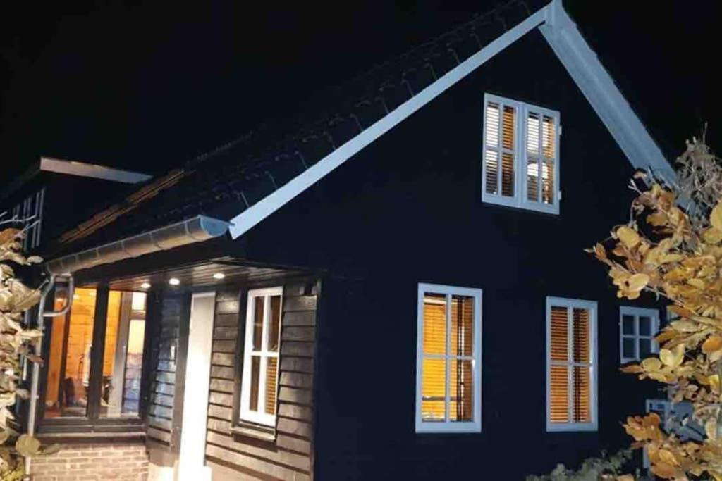 Uniek Houten Huis Nabij Bos En Plassen Hollandsche Rading Eksteriør bilde